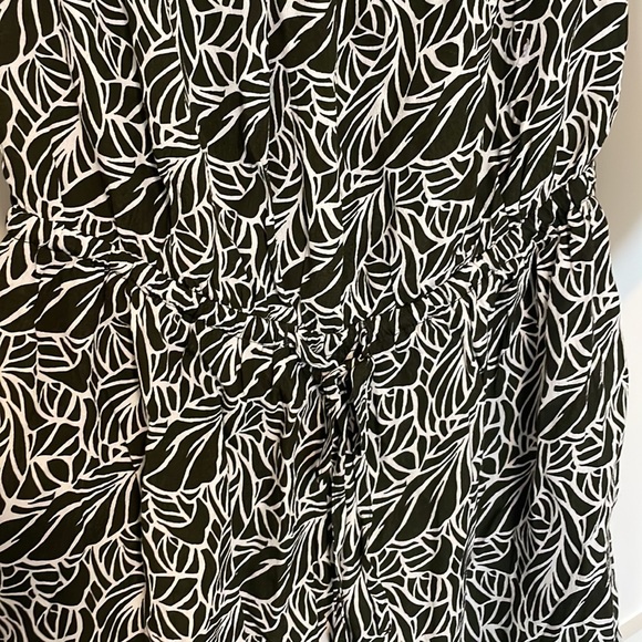 Express Romper - Picture 2 of 4